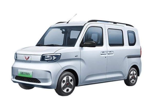 配资资讯 五菱新车305公里续航碾压老款，双侧滑门好用爆，7月23日能火吗？